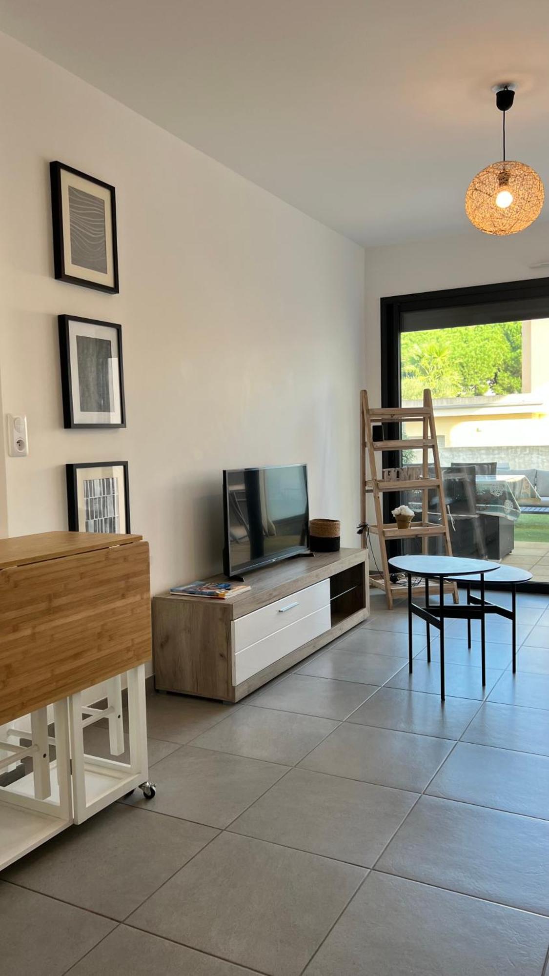 T2 - Rez-de-jardin, Proche Et Commerces Apartment