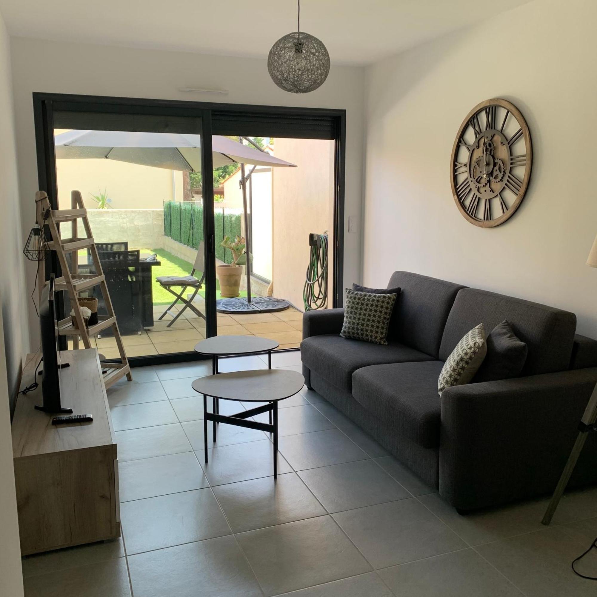 T2 - Rez-de-jardin, Proche Et Commerces * Calvi (Corsica)