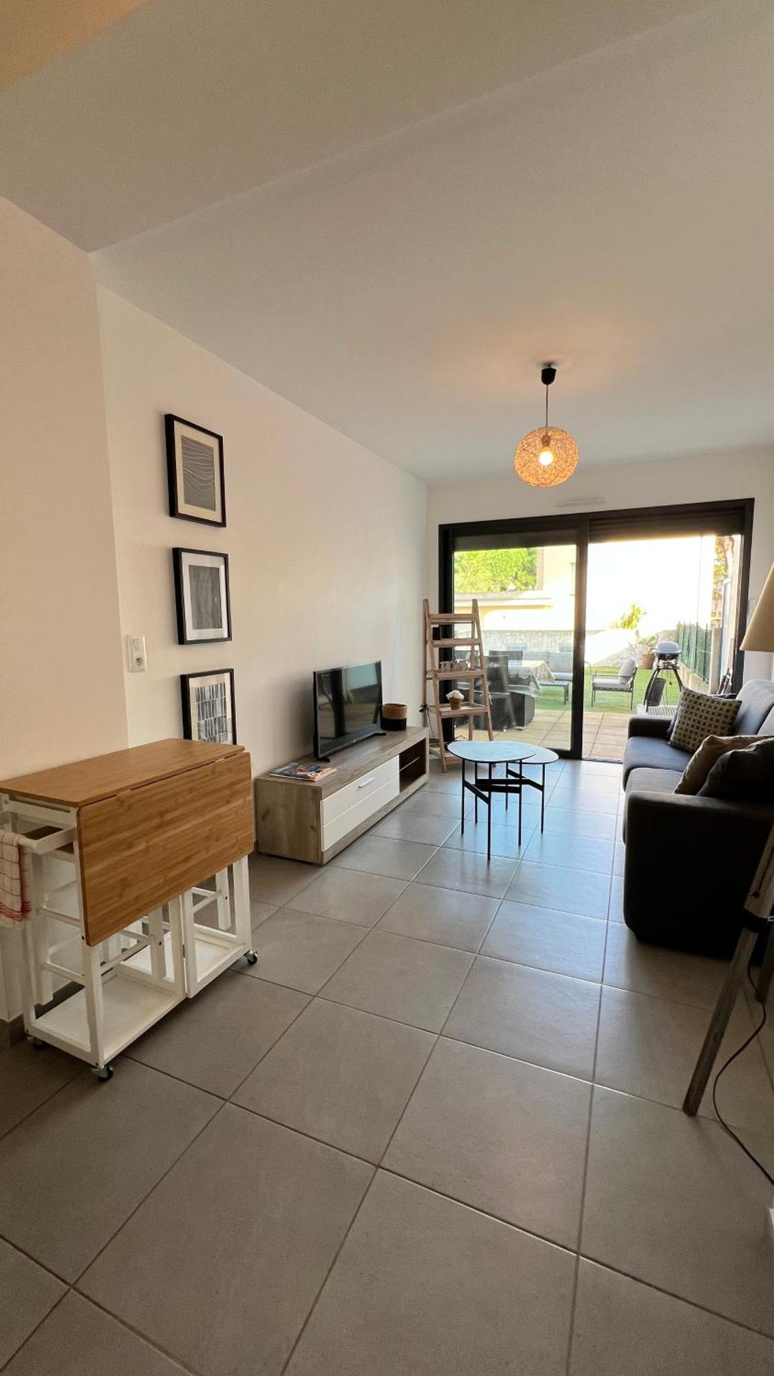T2 - Rez-de-jardin, Proche Et Commerces *